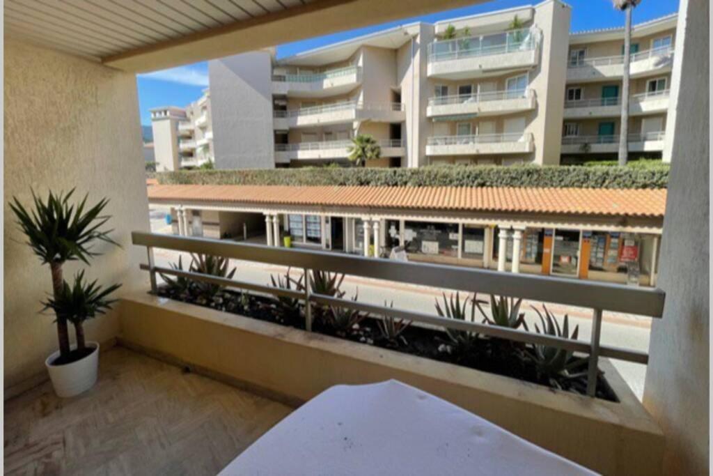 Confortable Appartement A Cavalaire-Sur-Mer Exteriér fotografie